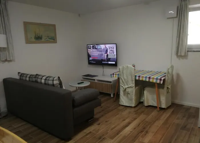 21A Comfortable Studio