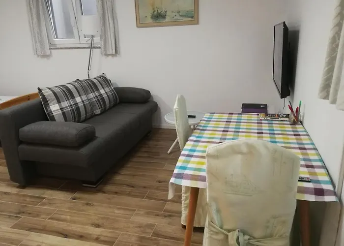 21A Comfortable Studio